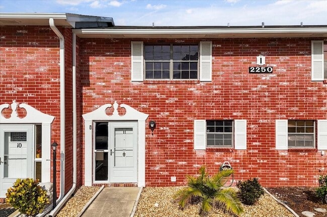 Building Photo - 2250 S Palmetto Ave Rental