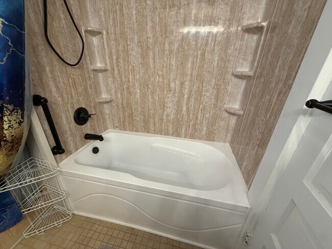 Photo - 852 Aetna St