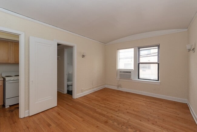 Photo - 532 W Arlington Pl Unit A04C