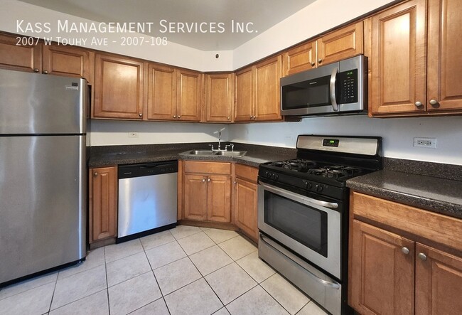 Building Photo - 2007 W Touhy Ave Unit 2007-108