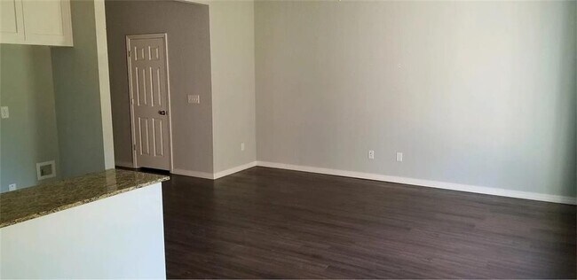 Photo - 832 Baker St NW