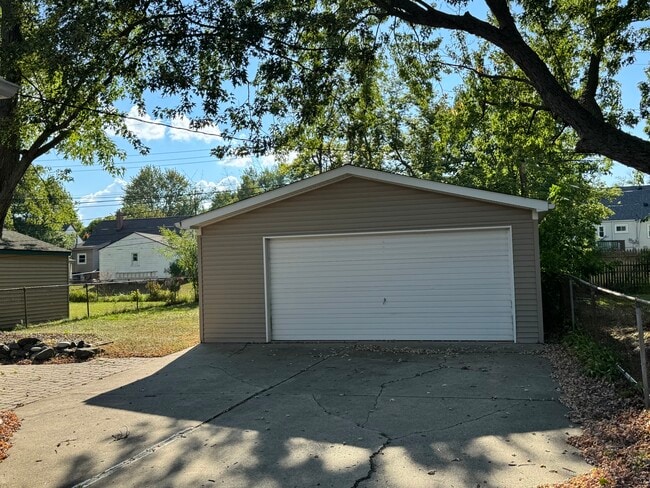 350 S Manitou Ave