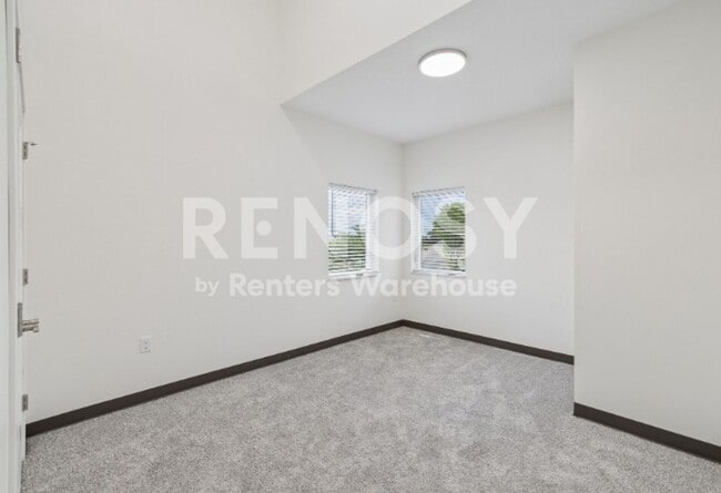 Building Photo - Available Now! - 3609 9th St NW Unit I, Rochester MN 55901