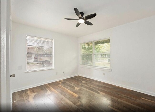 Photo - 6043 Lyndhurst Dr