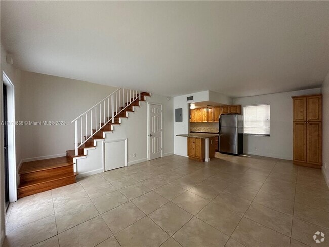 Building Photo - 2705 NE 9th Ave Rental