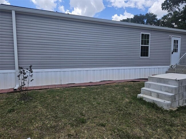 Photo - 123 4th St