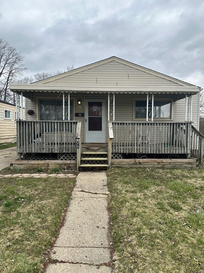 Building Photo - 3 bdrm with finished basement! Rental