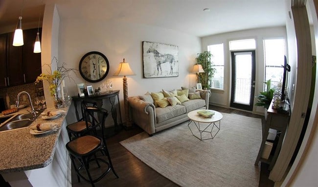 Photo - Artisan on 18th