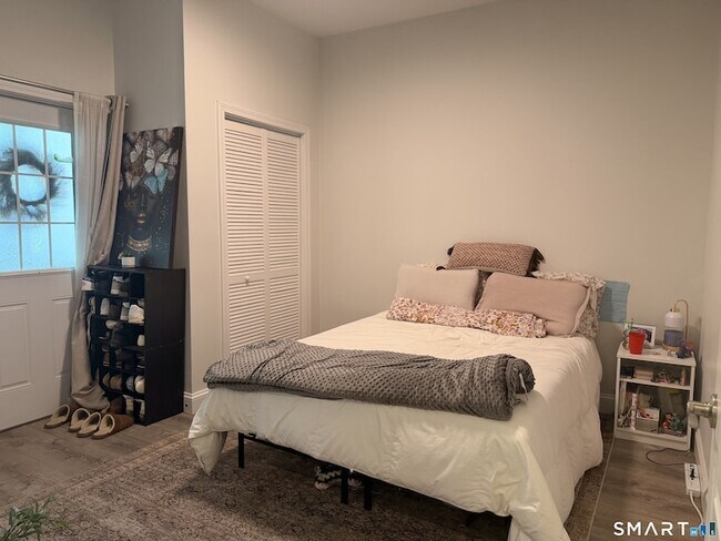 Photo - 1089 Whalley Ave