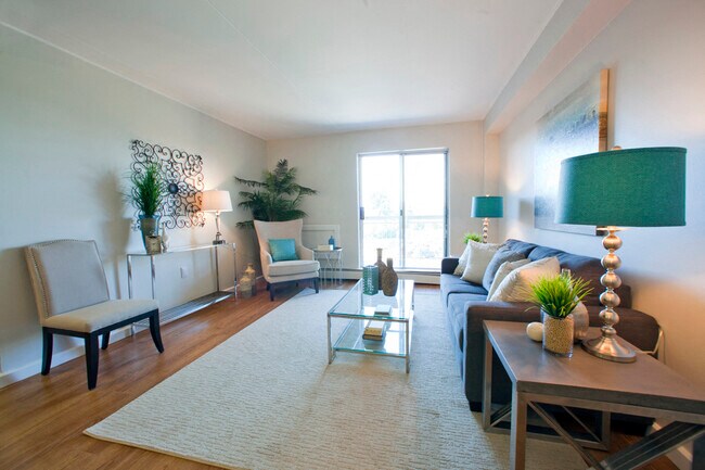 Photo - Linden Court