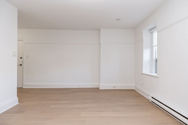 Photo - 110 Oriole Pkwy Unit 102