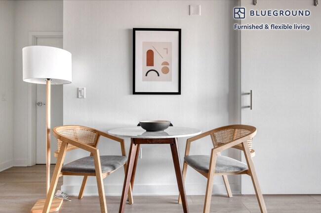 Photo - 311 W Illinois St Unidad FL10-ID818