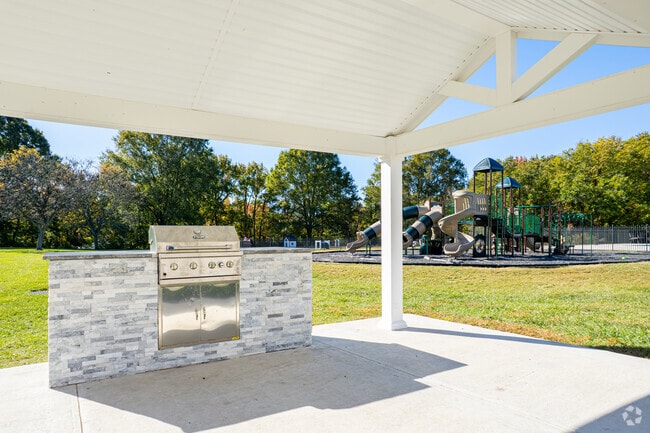 Grill Area - Pembroke Lake Apartments