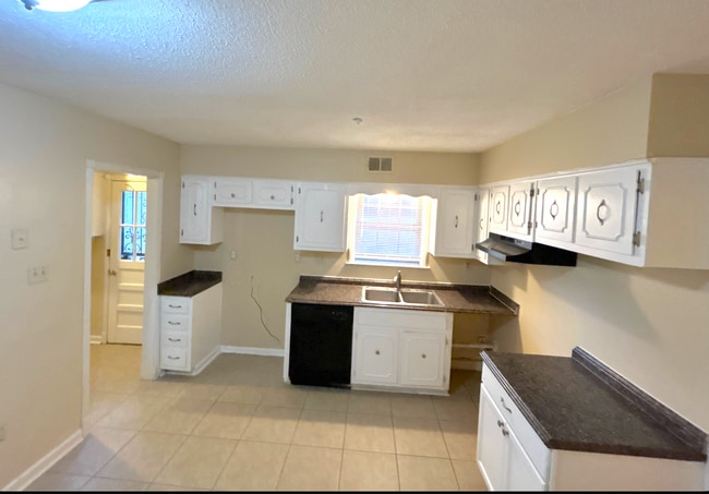 Photo - 5300 Pipers Gap Dr