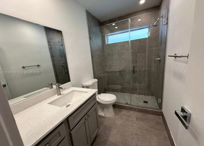 Building Photo - 1722 Mayo St Unit 207