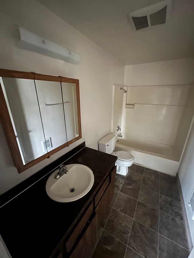 Photo - 520 S 42nd St Unidad D
