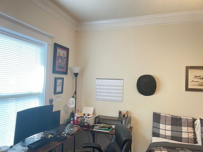 Photo - Cute 4 Bedroom Near Downtown for Pre-Lease