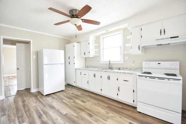 Photo - 824 West Dr