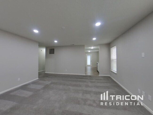 Photo - 1730 Elijah Blue Dr