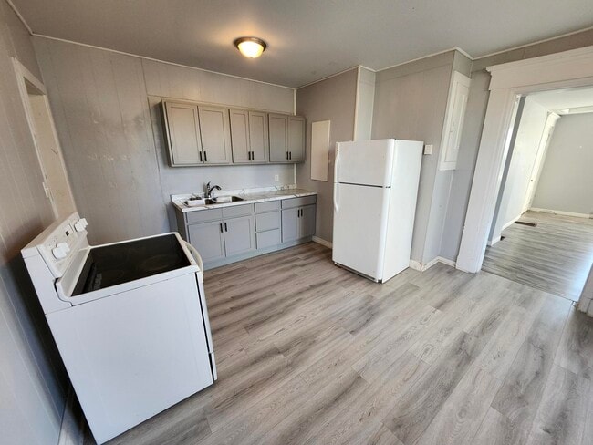 Photo - 918 Main St Unit 2