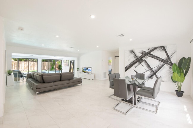 Photo - 3000 NE 21st Terrace Casa