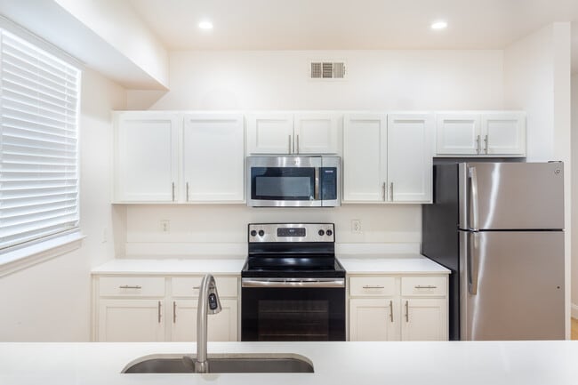 Photo - 4914-4916 San Jacinto St