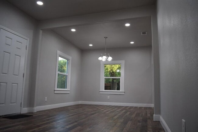Photo - 2601 N Thorne Ave