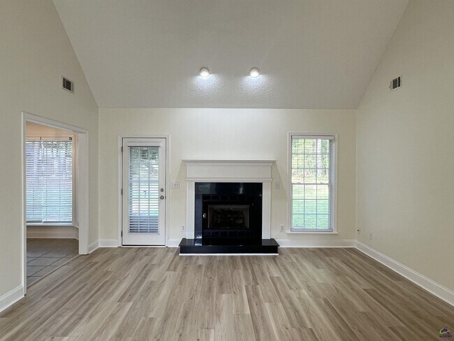 Photo - 134 Stone Brooke Dr