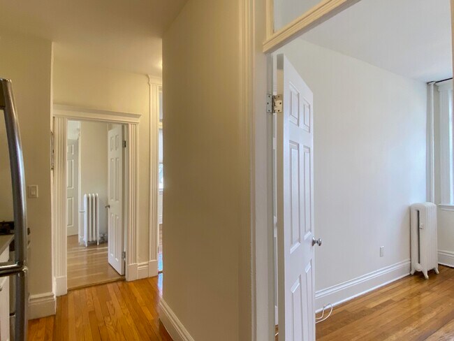 Photo - 6 Camelot Ct