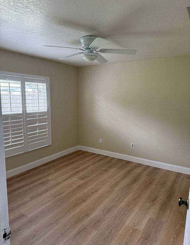 Photo - 1530 E Powder Horn Rd