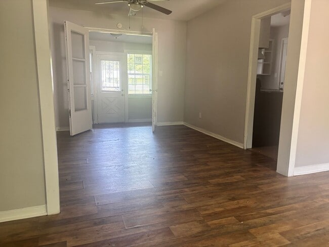 Photo - 235 Broadmoor Dr
