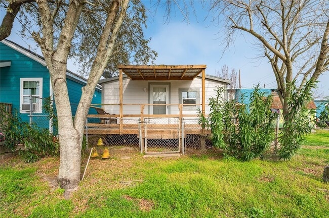 Building Photo - 1210 56th St