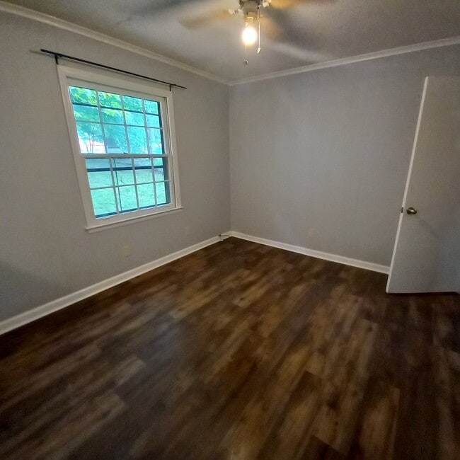 Estudio abierto a la cocina o sala flexible - 10417 White Pine Rd