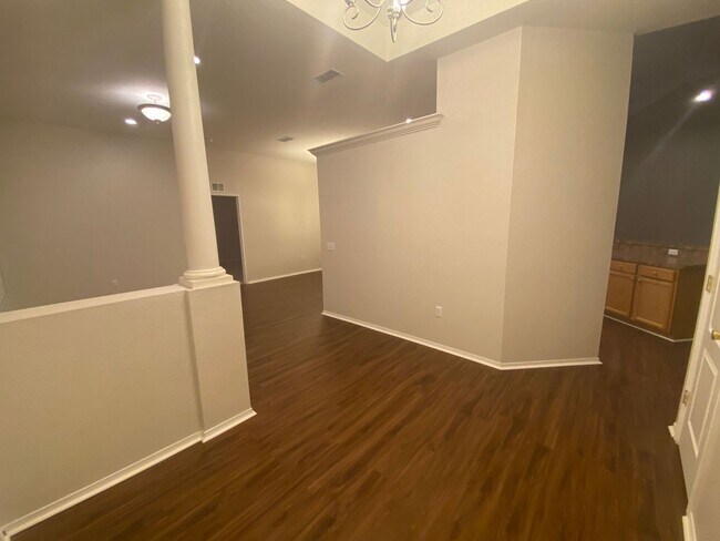 Photo - 4 Bedroom 2 Bath home in Winter Haven for RENT!