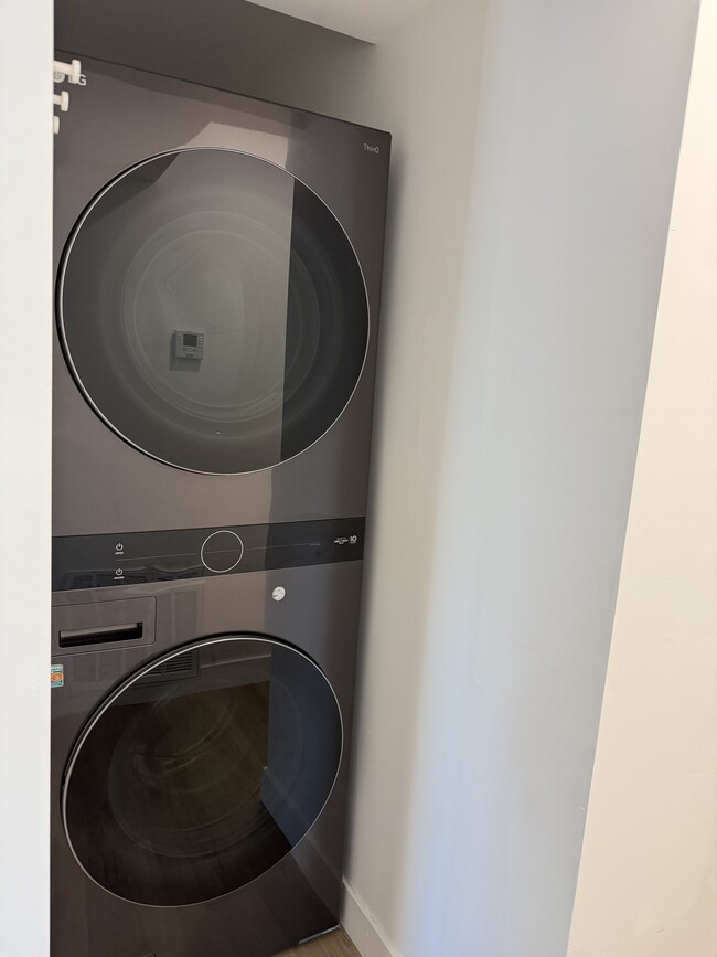 Washer and dryer - 944 15th St