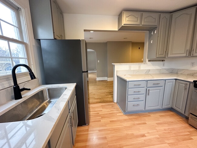 Photo - 705 Ideal Way