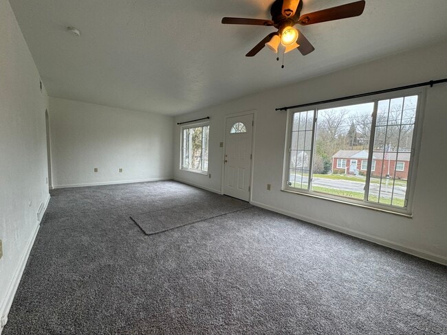 Photo - 110 Southvue Ct