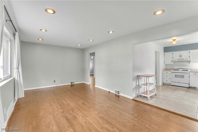 Photo - 325 Thelma Dr