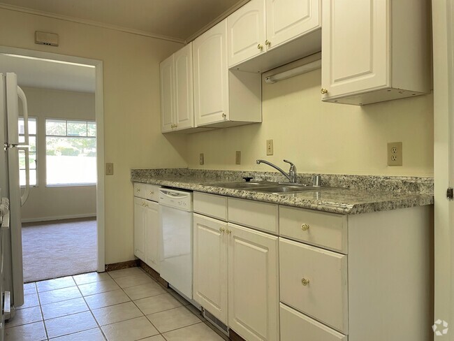 Kitchen - 4441 Hillcrest Dr Rental