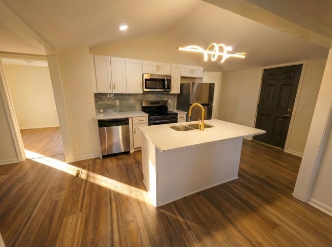 Photo - 110 Ridgeway St