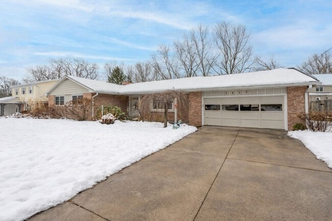 Building Photo - Four Bedroom Home in Portage