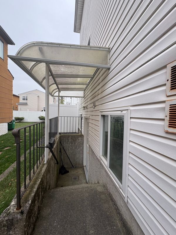 Photo - 193 Eltingville Blvd