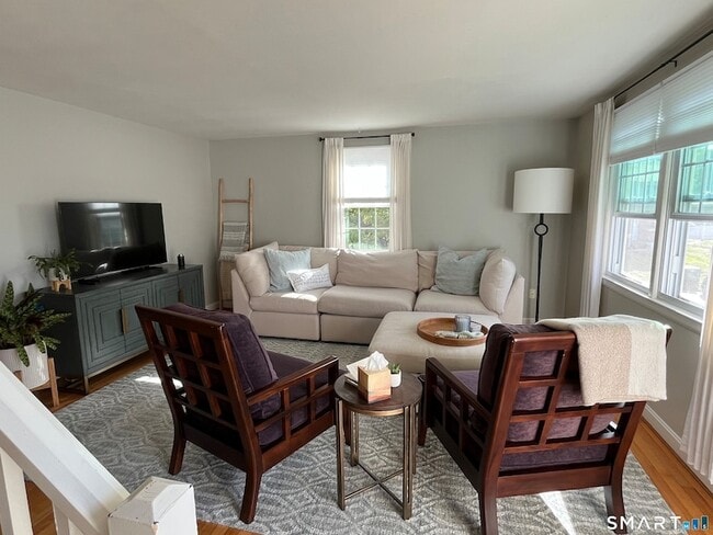 13 Boxwood Ln
