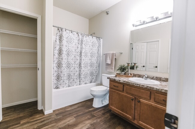 Photo - Lakewood Crossing Apartments