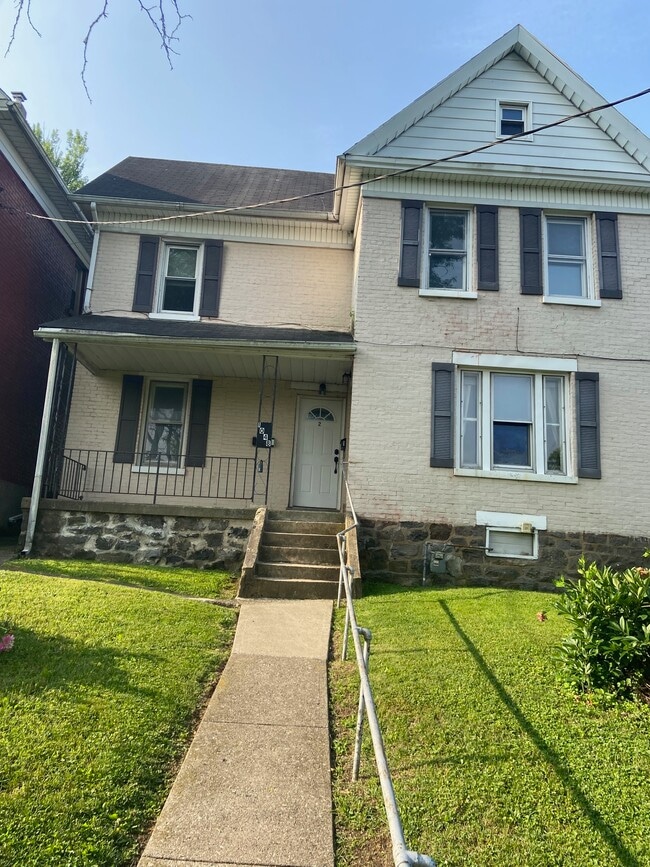 Building Photo - 1048 W Nesquehoning St Rental