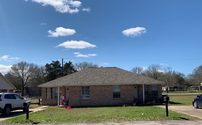 Photo - Newly refreshed spacious 2bedrooms,2 baths duplex in Eagle Lake, TX.