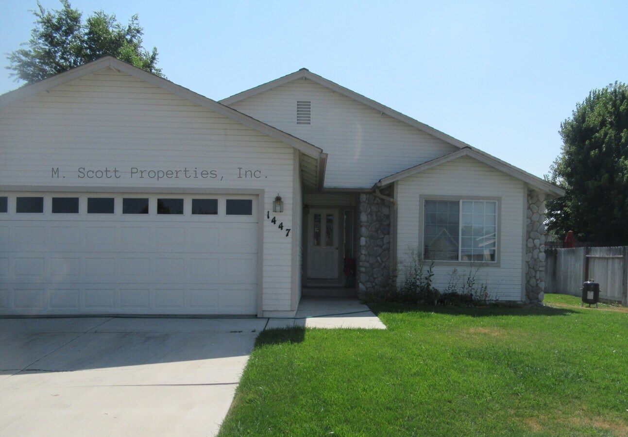 Photo - 1447 N Marion Russell Dr House