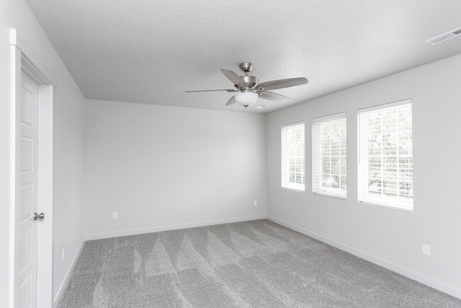 Photo - 3 Bedroom Townhome - Private backyard