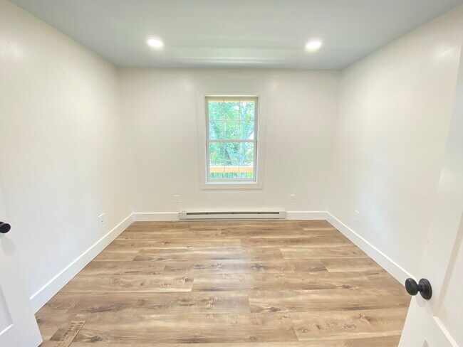 Photo - 160 Bronson St