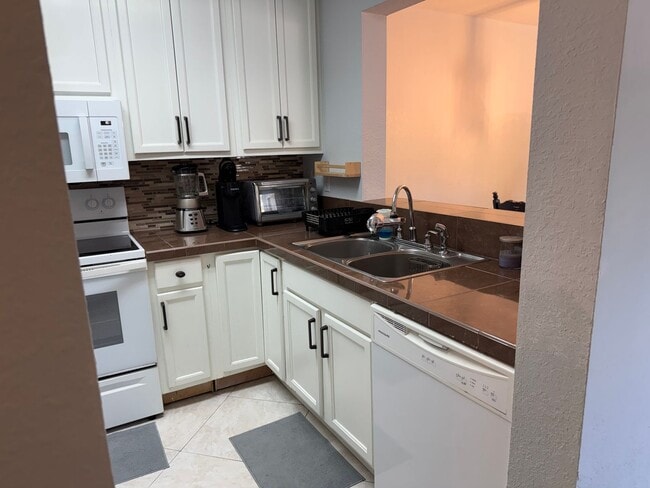 Photo - Spacious Furnished 3bd/3ba in Windsor Park! Close to Campus, Surrounded by Nature!